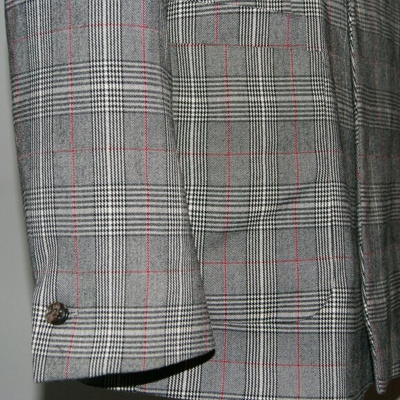 Single Hidden Button Closure Suit - Picture 7 of 7